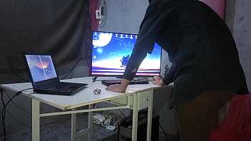 Preview 1 of Brazzar Hd 2015 - Vengo muy estresado del trabajo y mi chica de la limpieza no ay limpiado nada ella me ve muy preocupado y me ofrece dar un buen masaje para relajarme que buen masaje me dio que hasta me saco la leche