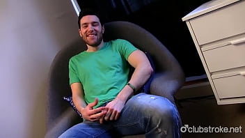 Preview 1 of Beech Sec - Amateur Straight Guy Tommy Jerks Off