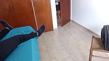 Preview 1 of Milf Fucked Hairy Bush - Cuando padrastro llega a casa hijastra la seduce para tener un cum en el culo enorme