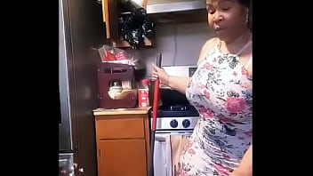 Preview 2 of Xxx Hires - Phat Ass latina Milf cam