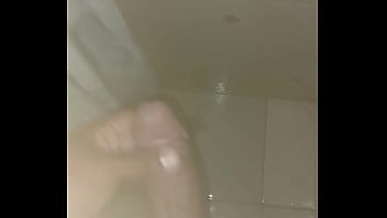 Preview 2 of Doigt Dans La Chatte - Quien quiere ese guebo
