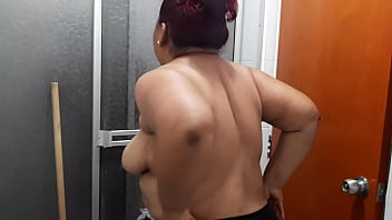 Preview 1 of Xxx Hira Mandi Big Anti - La se&ntilde_ora del servicio se mete en la ducha para follar conmigo