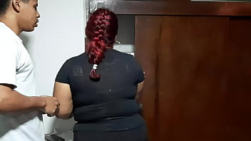 Preview 1 of Pashtu Xnxx In Kpk - La cachonda de la se&ntilde_ora del servicio me da una rica chupada de polla mientras no hay nadie