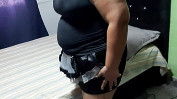 Preview 1 of Any Mals - Interrumpo a la se&ntilde_ora del servicio mientras limpia mi habitacion para que me haga una rica mamada