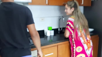 Preview 1 of Xxx Sex Prom Video Priyanka - Ver a mi hermanastra en la cocina me pone muy cachondo. Parte 1. Quiero chupar su rico co&ntilde_o