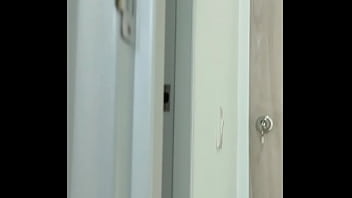 Preview 1 of Cuckold Boyfriend Films - Encontre a La Novia de Mi Primo Ba&ntilde_andose - MEDELLIN COLOMBIA Lauren latina