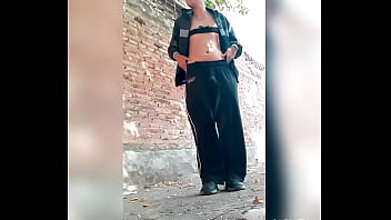 Preview 1 of Leah Otti - Mariquita femboy  mostrando en la calle