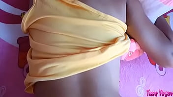 Preview 3 of Smp Ngocok Memek Muncrat - Travesuras con hermanastra - la despierto para coger hasta correrme en su co&ntilde_o