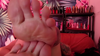 Preview 4 of Viedos Xxxxxx - worship my feet and beg me to show you more