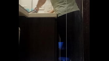 Preview 2 of Hom Xx Hd - Espiando a mi vecina pissing