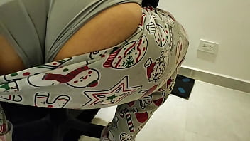 Preview 2 of Vto Teresa Girls - Baj&eacute_ la pijama de mi inquilina y ella no me dice nada y desea ser penetrada