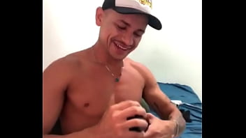 Preview 1 of Www Porn Shagtube Shag - CARA DOTADO BATENDO UMA NA CAM