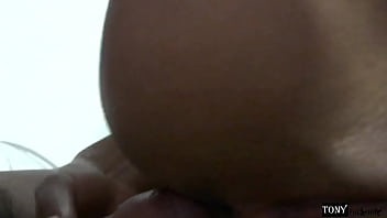 Preview 2 of Estimulates Her Pussy - Fu&iacute_ a vicitar a mi novia y no estaba pero encontr&eacute_ a mi suegra desnuda tomando una siesta,  &quot_hac&iacute_a mucha calor&quot_,  Decidi grabarla pero no me aguant&eacute_ las ganas y me la cog&iacute_,  para cuando despert&oacute_ ya se la ha