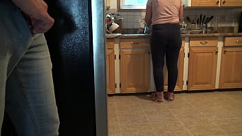Preview 1 of Vdio Com - french amateur stepmom gets big cumshot on her ass