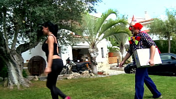 Preview 1 of Wife Share To Gang - Clown Fickt die Geile mit dicken Titten