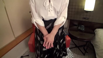 Preview 1 of Fremdfick Am Telefon - https://bit.ly/3GeqQiY フットサルナンパ 01 in 代々木 締まり抜群！軟体敏感スポーツ女子 まおちゃん　ロングスカートに胸元がくっきりと開いた大胆な服　推定Hカップの綺麗なおっぱい