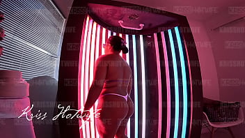 Preview 2 of 2 Min Short Video - Fazendo marca de bronzeado / Making a tan mark