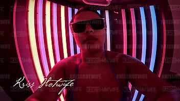 Preview 1 of 2 Min Short Video - Fazendo marca de bronzeado / Making a tan mark