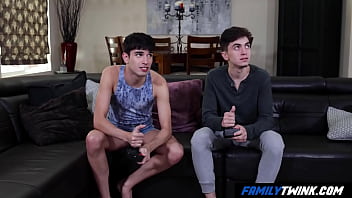 Preview 1 of Piss Wc Espiada - FamilyTwink - The Man of the House Fuck Rules