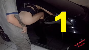 Preview 1 of Mom Son Born - Esposa com bumbum de fora em p&uacute_blico oferecendo para estranhos!!! Todos sem camisinha e gozadas a dentro.