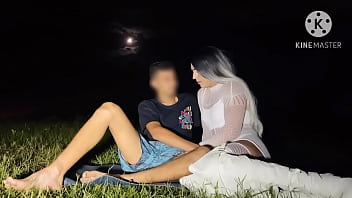 Preview 1 of Xpissing Com - NOVINHO VIRGEM TIROU SANGUE DO CUZINHO