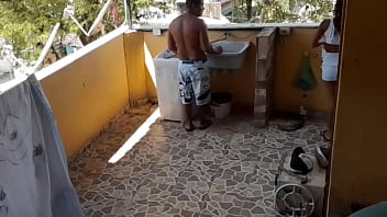 Preview 2 of Japanese Dag Xxx - Enteada que estava lavando roupa foi Surpreendida pelo padrasto pervertido que botou ela para chutar seu p&ecirc_nis fuder de quatro.