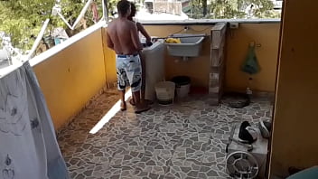 Preview 3 of Japanese Dag Xxx - Enteada que estava lavando roupa foi Surpreendida pelo padrasto pervertido que botou ela para chutar seu p&ecirc_nis fuder de quatro.