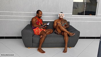 Preview 1 of Desi Sav - Dois alunos mim chamou pra eu fazer uma limpeza no seu AP s&oacute_ que eles me contrataram na inten&ccedil_&atilde_o de me comer e eu safada gostei da ideia e logo dei meu rabo levando muita porra na boca e engolindo