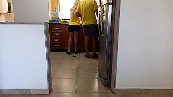 Preview 1 of Fllm Tube - La esposa de mi tio es una tonta no sabe que su marido me coje cuando esta distraida haciendo la cena