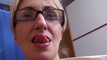 Preview 1 of All Arab Mms - Married but amateur audition for Licia who wants lots of cock