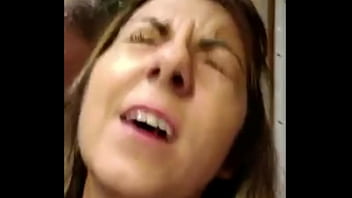 Preview 4 of Lucky Dall Sex Videos - Non posso mettermi a lavare i piatti che arriva Teresa a succhiarmi il cazzo
