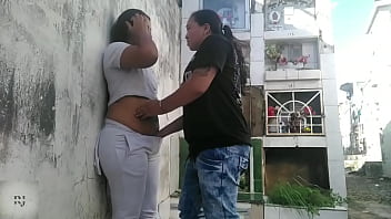 Preview 3 of Bf Sonali - sin miedo a nada par de lesbianas disfrutan chuparse los co&ntilde_os y chuparse el culo en el cementerio mientras pasan las personas