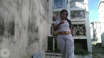 Preview 4 of Bf Sonali - sin miedo a nada par de lesbianas disfrutan chuparse los co&ntilde_os y chuparse el culo en el cementerio mientras pasan las personas