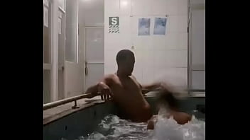 Preview 1 of Dirtybtalking Cum Sesp - CACHANDO EN LA PISCINA CON MI VECINO CURIOSO