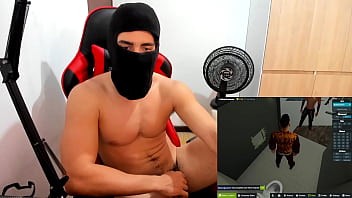 Preview 1 of Mom Jerks Son Under Blanket - Grabo mi show de stream y foll&aacute_ndome a mi primer hombre en el juego.