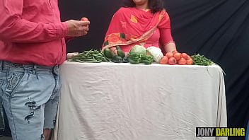 Preview 1 of Swing Brother - Sabji vechne Waali ko khule bazaar mein hi chod diya,  real indian sex video by jony darling