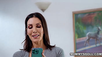 Preview 1 of Aflam Italia - Stepdaughter Freya Parker moaning as her stepmom Shay Sights starts eating out her teen pussy
