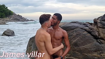 Preview 1 of Indian School Girls - James villar foi na praia de nudismo