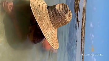 Preview 2 of Charme Kaur - Fiquei nua na praia em pelo e chamei aten&ccedil_&atilde_o de um rapaz que logo foi parar na minha cama e me comeu muito at&eacute_ gozar na minha boca.