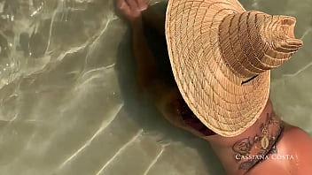 Preview 1 of Charme Kaur - Fiquei nua na praia em pelo e chamei aten&ccedil_&atilde_o de um rapaz que logo foi parar na minha cama e me comeu muito at&eacute_ gozar na minha boca.