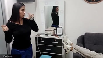 Preview 1 of Pussy Drip Mom - mi amiga es la mejor consolando,  se ofrece a chuparme la verga y me pone su co&ntilde_o en la boca para que se lo mame y la penetre