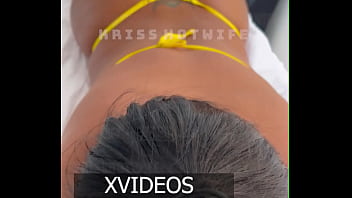 Preview 3 of Kolek Garl Xxxx - Sei que voc&ecirc_s amam ver minha buceta pulando dos meus micro biquinis. V&iacute_deo completo no SHEER E No RED