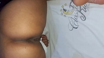Preview 1 of Gap Gay And Piss - N&atilde_o resisti a tenta&ccedil_&atilde_o e acabei comendo a minha sogra