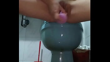 Preview 4 of Condom Xmxxm - Squirt con dildo nuevo