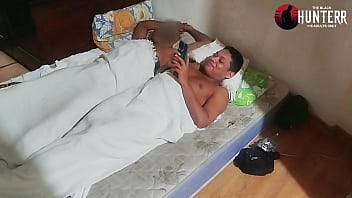 Preview 1 of Percy Pakistan Xxx Video - Coloquei a c&acirc_mera pra filmar eu fudendo o twink enquanto meu primo dormir do lado