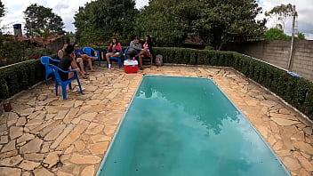 Preview 1 of Katie Kox Sex Hot - Levei a esposa de um amigo para o fundo do quintal e meti o ferro no rabo da mulata