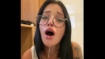 Preview 4 of Sil Pake Xxx Video Com - JOI Aluna safada precisa passar de ano e chupa professor ate receber leitinho na cara - Wine Flaming
