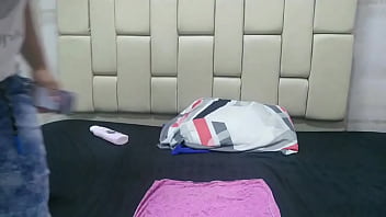 Preview 4 of Sex Sqoir Sex - le depilo el co&ntilde_o a mi hermanastra y se me antoja chup&aacute_rselo y manosearlo