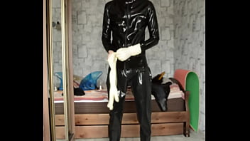 Preview 4 of Pasto Sex It Video - man dressing in latex