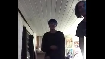Preview 2 of Deep Throt Blowjob - Chicos super ardientes bailan trap como perros en celos